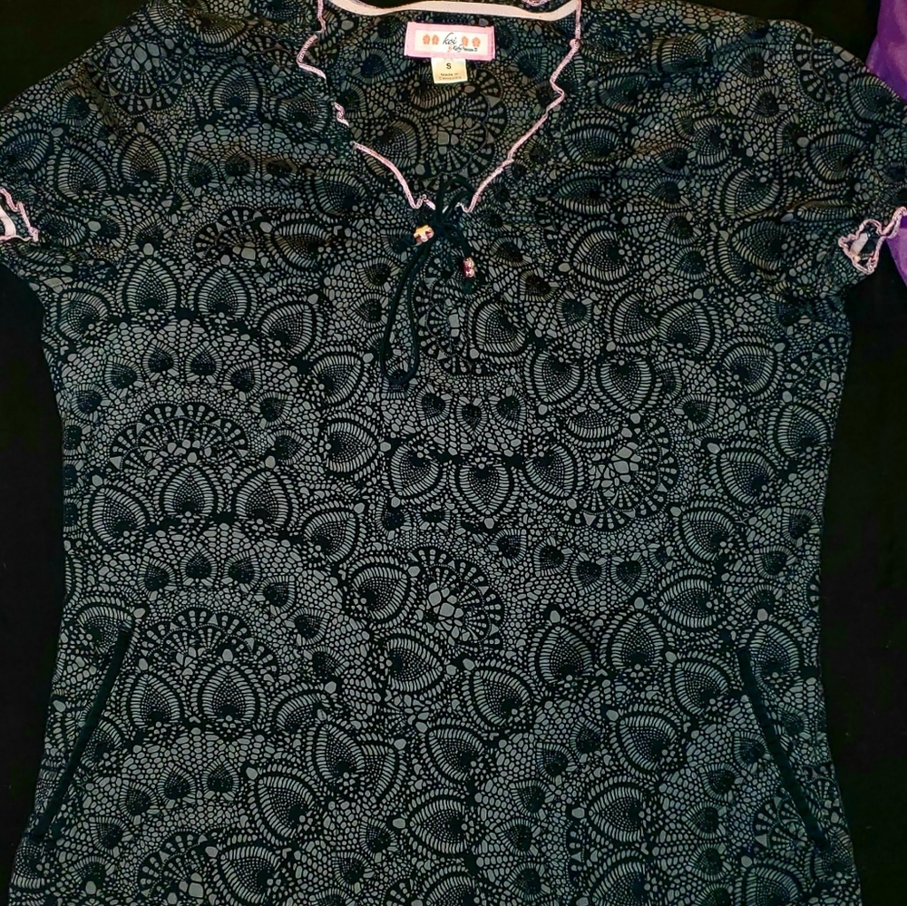 Scrub top size small